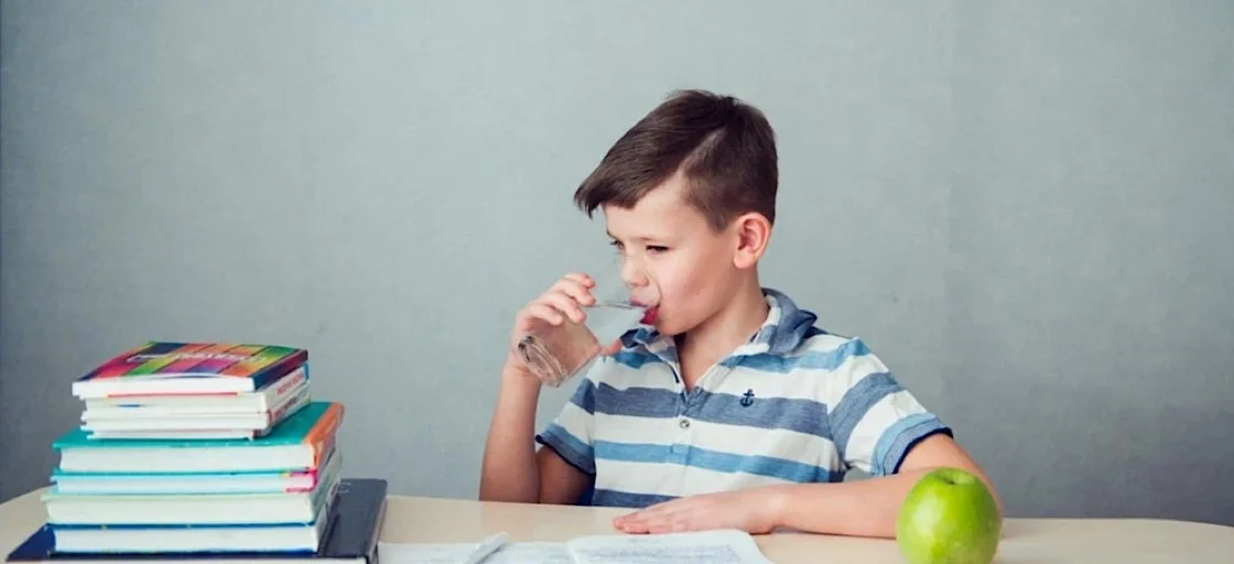 Самая полезная вода для улучшения памяти школьников: ионизация воды в домашних условиях